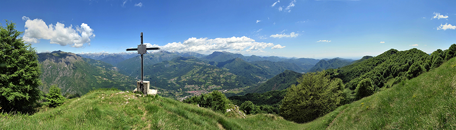 Vista panoramica dalla croce del Pizzo Grande 